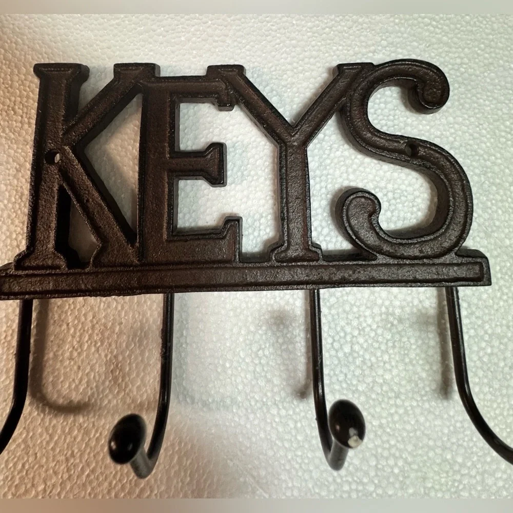 Wall Mounted Western Key Holder 4 Key Hook Decorative Cast Iron Key Rack.
